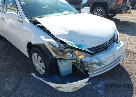 2004 Toyota Camry Le z USA, uszkodzony, nr VIN 4T1BE32K74U349130